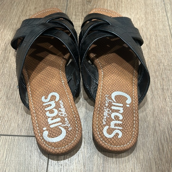 Burnett Slide Sandals - Picture 3 of 4